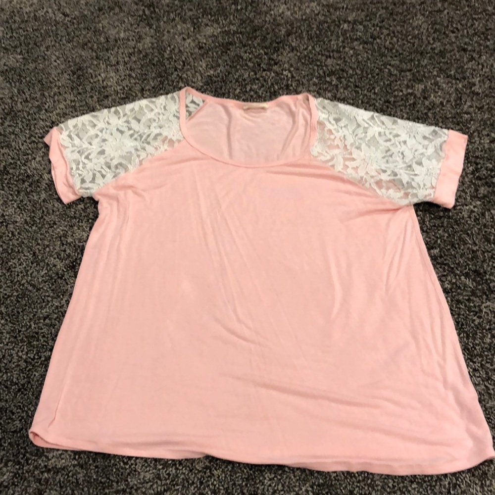 Blush T-shirt with lace sleeves